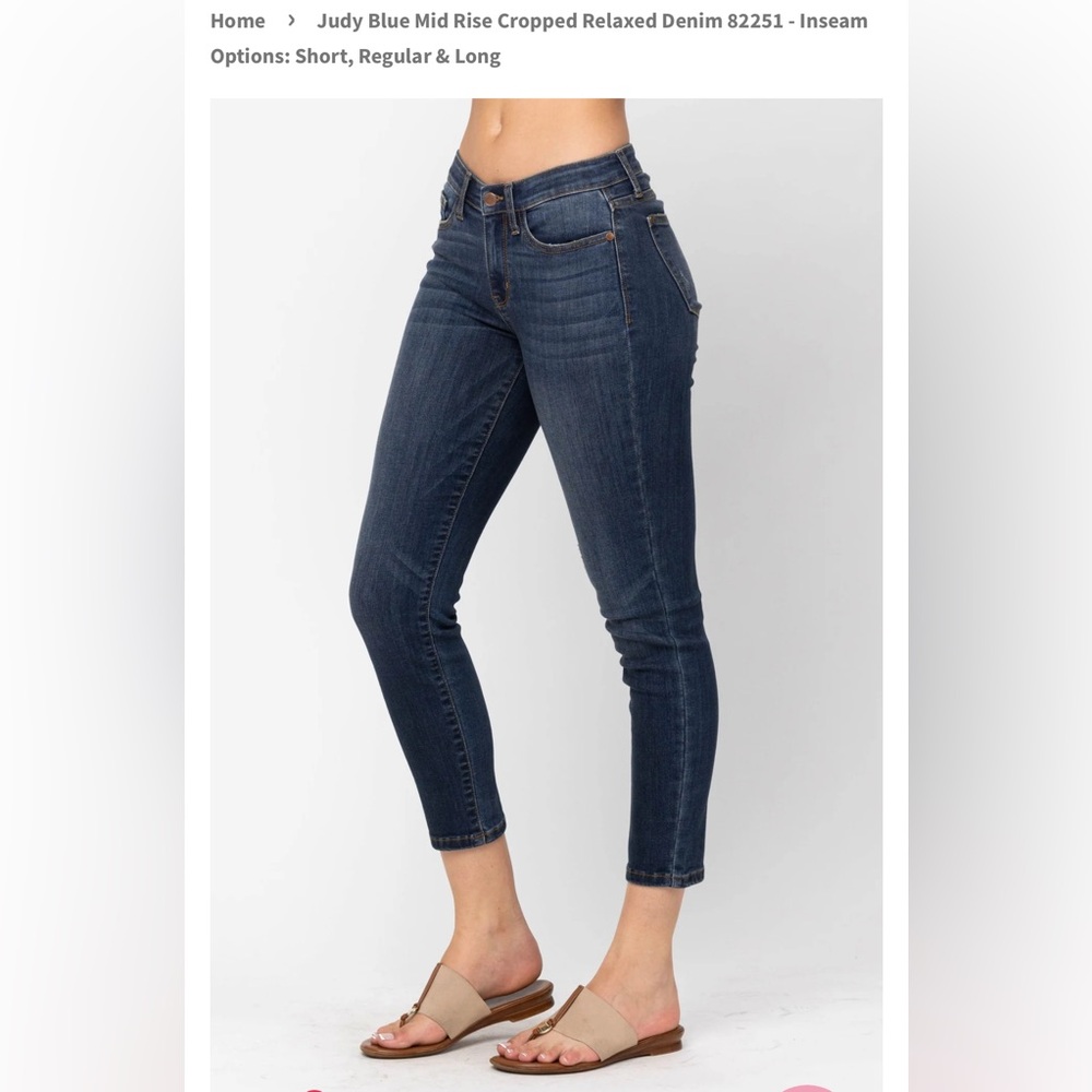 Judy Blue Mid Rise Cropped Relaxed Fit Jeans